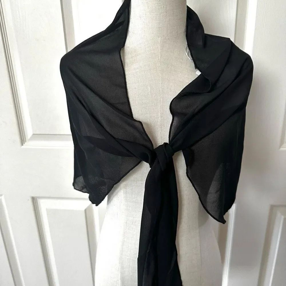 Ekouaer black wrap top size small
